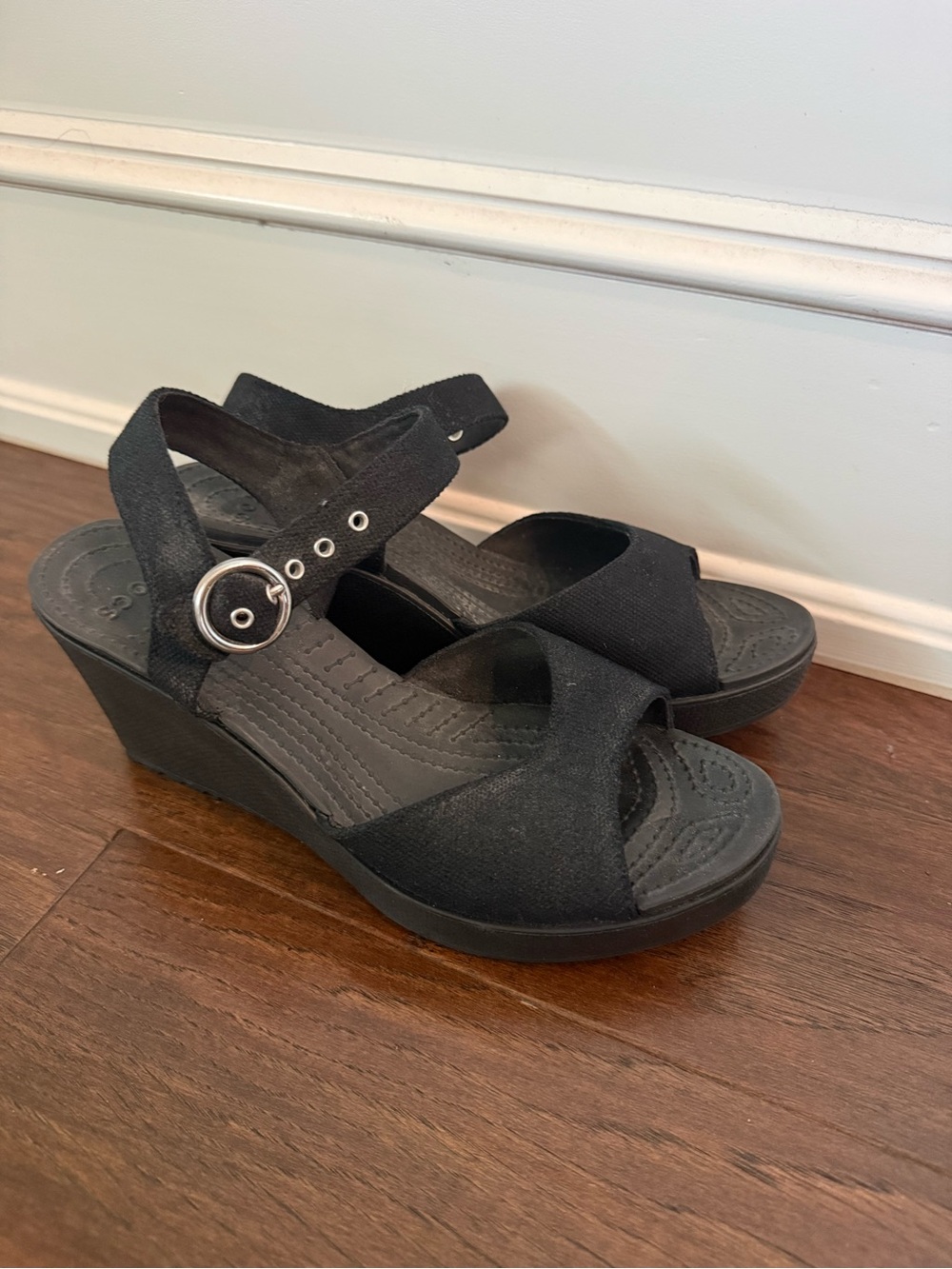 CROCS Hanalei Canvas Wedge Sandals Black sz 9 Lightweight Comfy Casual Summer